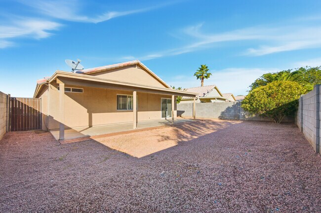 Building Photo - 7319 W Eugie Ave