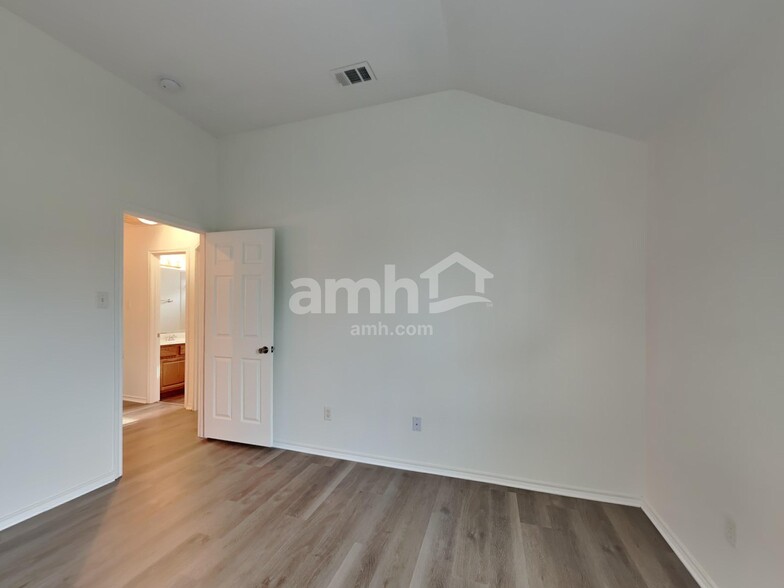 Building Photo - 4825 Summer Oaks Ln