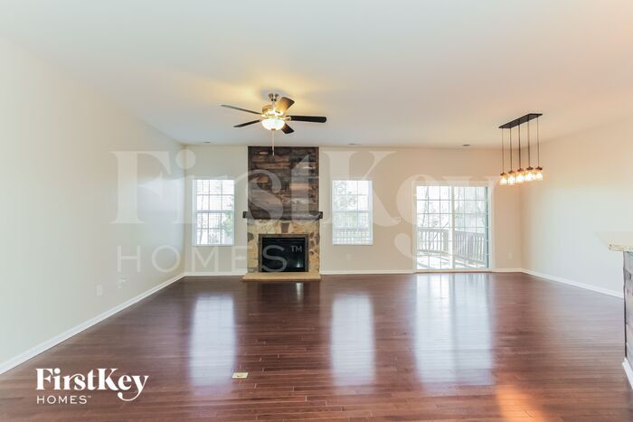 Building Photo - 12204 Flatbush Dr