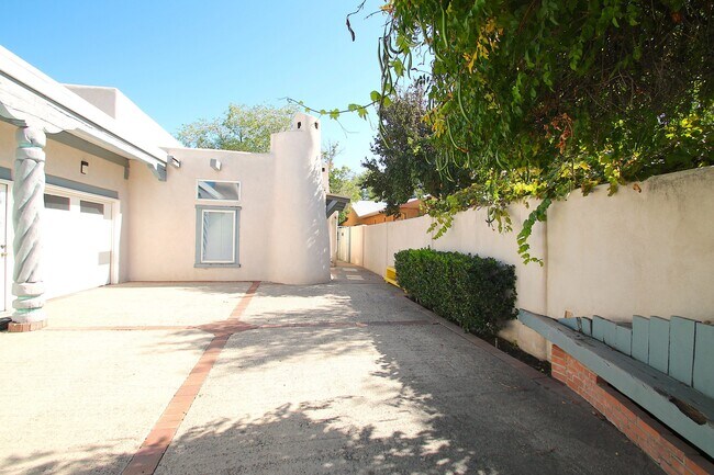 Building Photo - 318 San Pasquale Ave NW