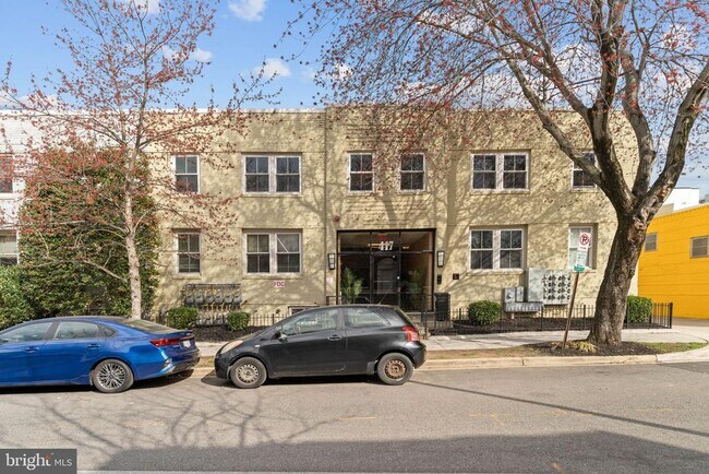 Building Photo - 417 18th St NE