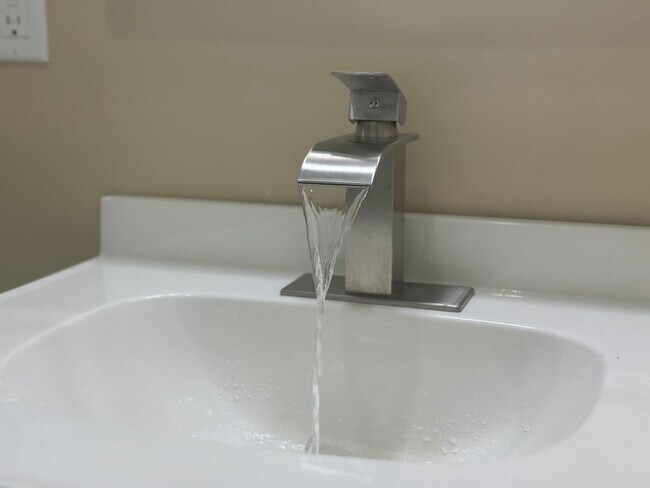 Building Photo - 415 Highland Ave