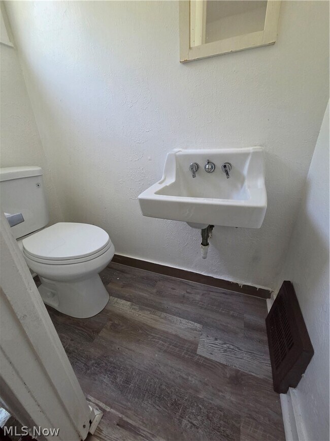 Building Photo - 2859 Avondale Ave