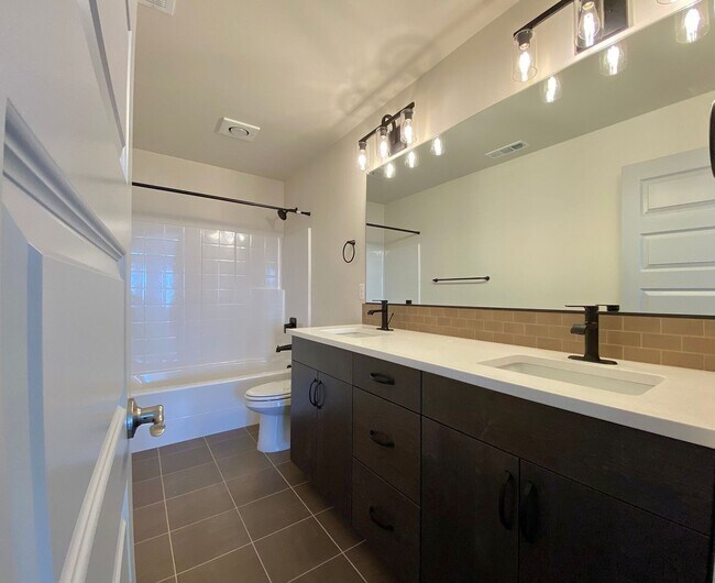 Building Photo - Stunning Southridge Rental with RV Garage & Luxury Finishes!