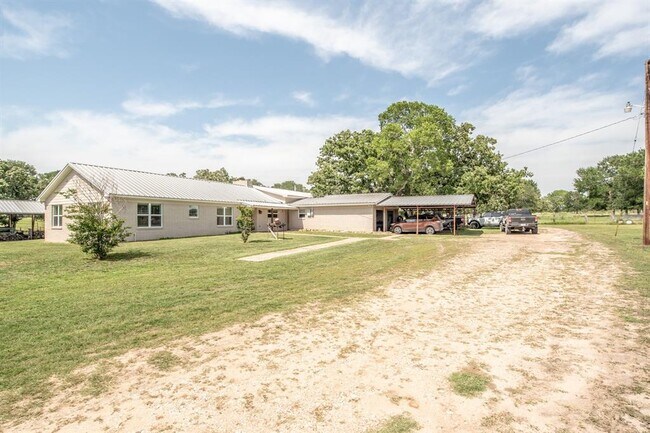 Building Photo - 2205 Co Rd 122