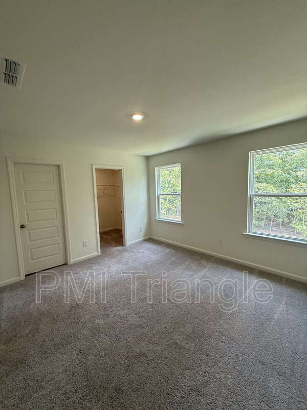 Building Photo - 138 Parker Ln