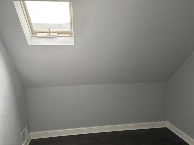 Building Photo - 4610 N Karlov Ave