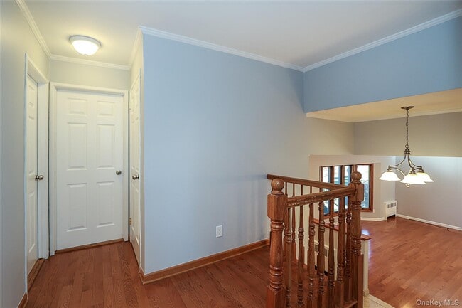 Building Photo - 91 Birchwood Park Dr