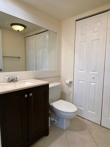 Building Photo - 1116 11th Ln