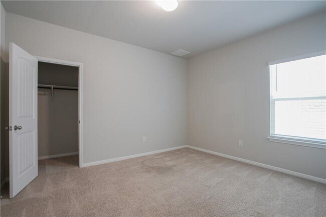 Building Photo - Beautiful and Spacious 4 BR / 3 BA Home fo...