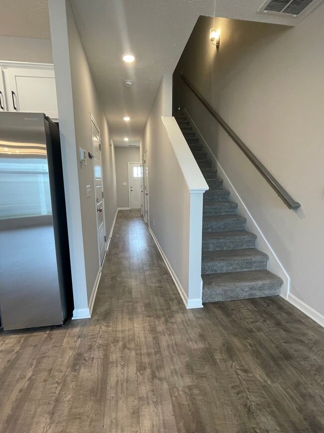 Building Photo - 4329 Doral Dr