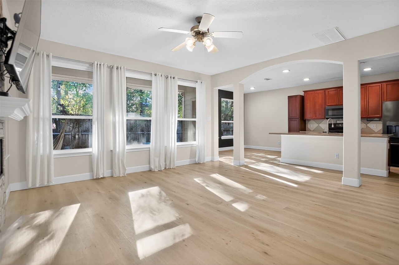 Building Photo - 126 Silver Penny Dr