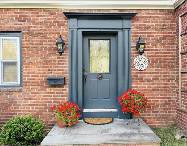 Primary Photo - 805 2nd St N