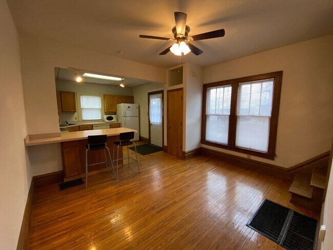 Building Photo - Indianola Ave 2777-2779 LAMT