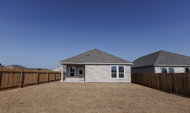 Building Photo - 1400 Carriageway Dr