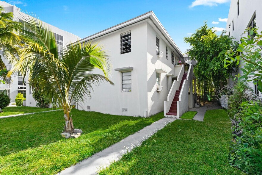 Building Photo - 680 SW 7th Ave