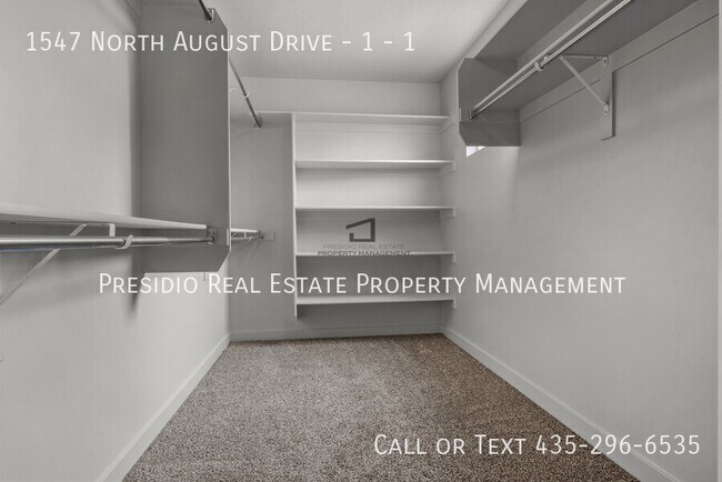 Building Photo - 1547 N August Dr