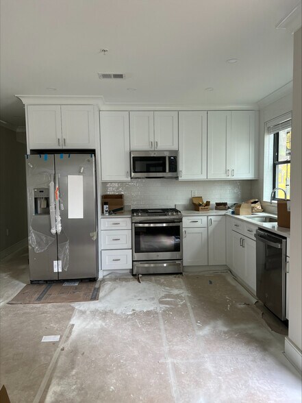 Primary Photo - 281 Lamartine St