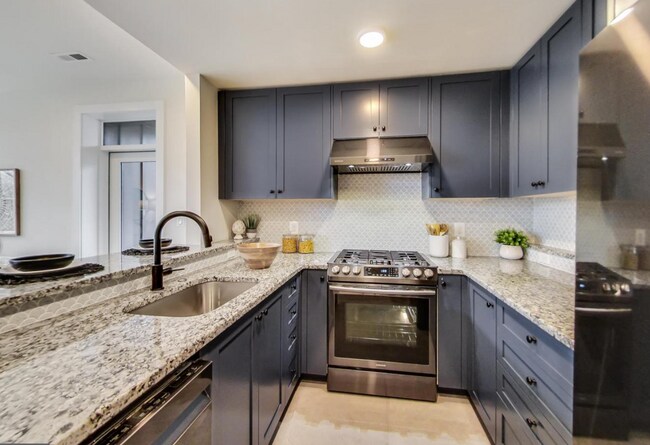 Building Photo - Stunning 2 Bed plus Den/ 2 Bath! New Const...