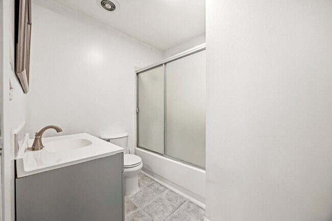 Building Photo - Spacious 4BD 2BA House With Perfect Private Backyard and Solar Panels  in Simi Valley