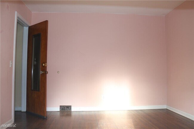 Building Photo - 2 br, 1 bath House - 83 Britton Road