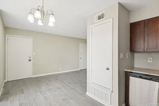 Building Photo - 10609 Starcrest Dr