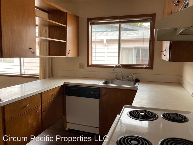 Building Photo - 2 br, 1 bath Apartment - 1925 NE 19th Ave.