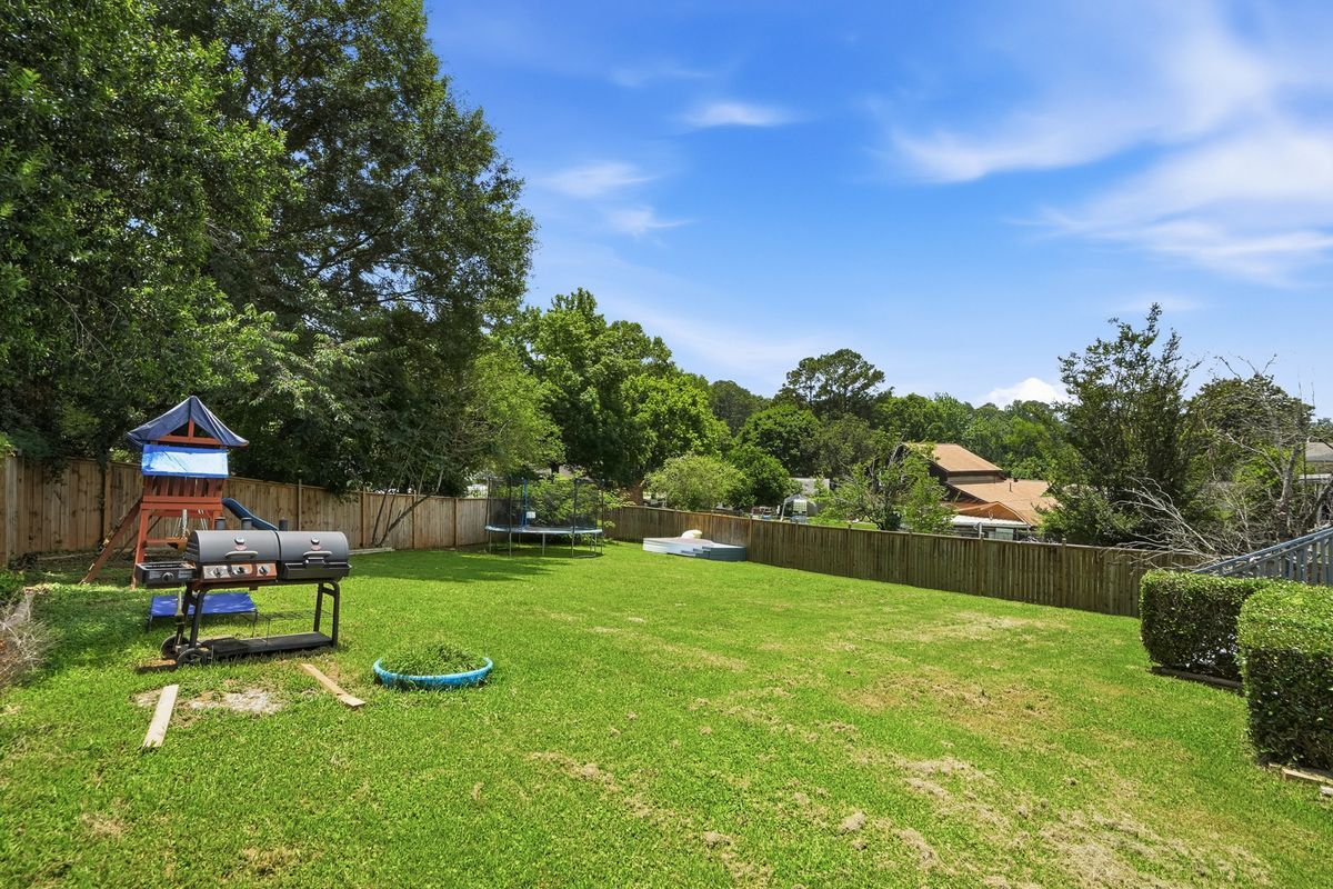 Building Photo - 405 King Arthur Ct
