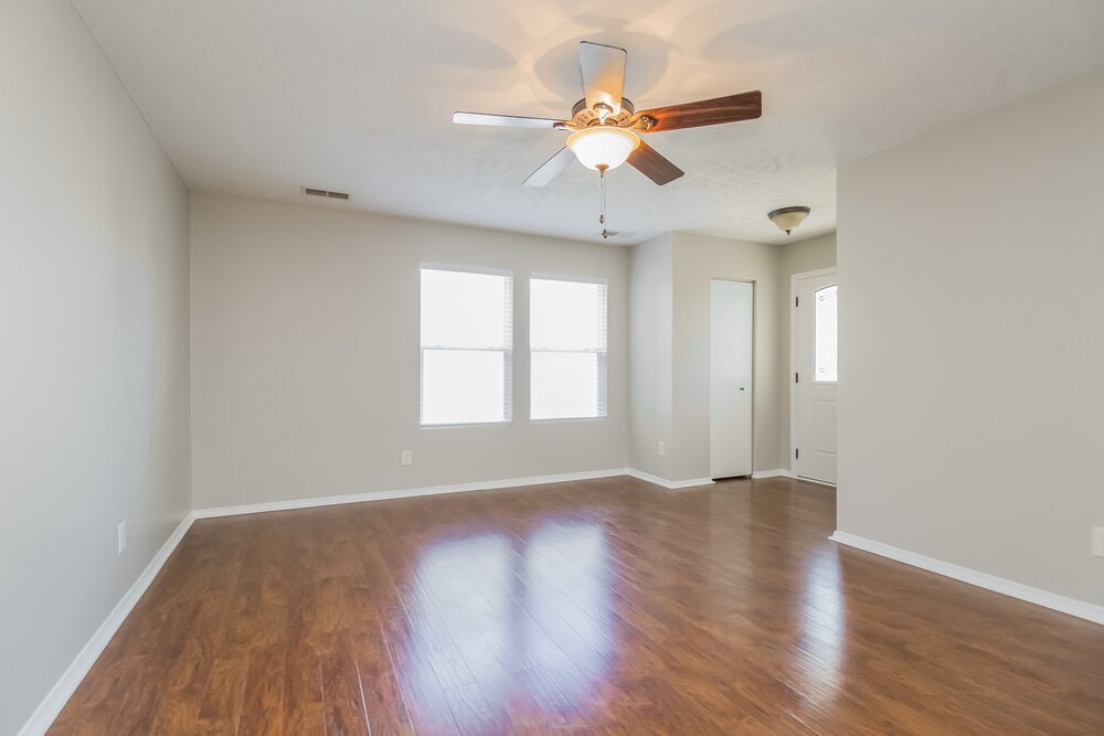 Building Photo - 2735 Sutherland Dr