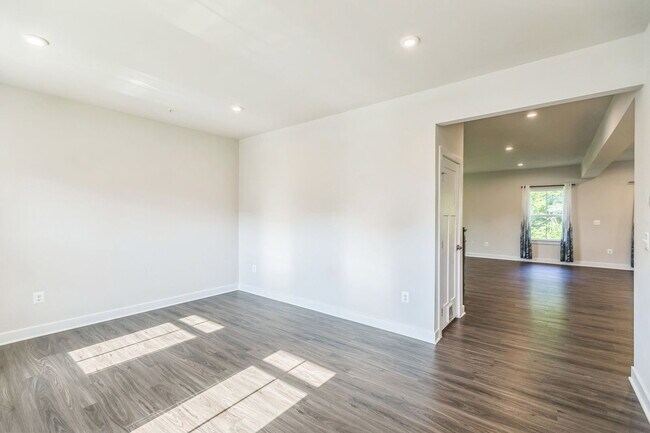 Building Photo - 8327 Legacy Cir E