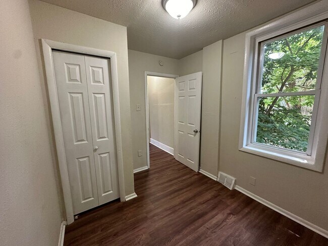 Building Photo - NEWLY UPDATED 4 BED 1 BATH HOME FOR RENT.