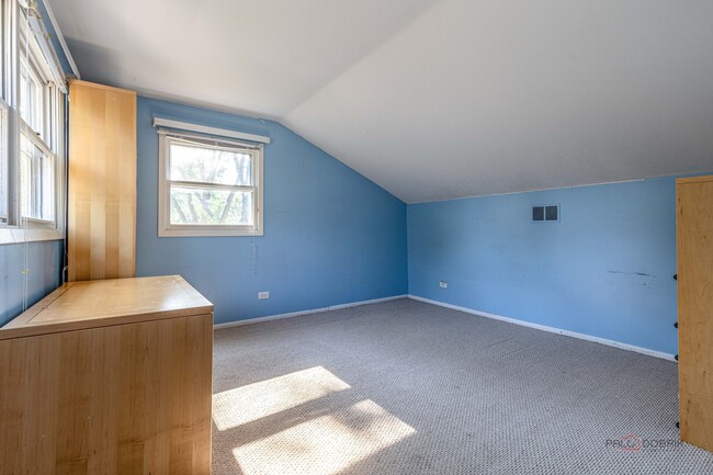 Building Photo - 697 Hickory Dr