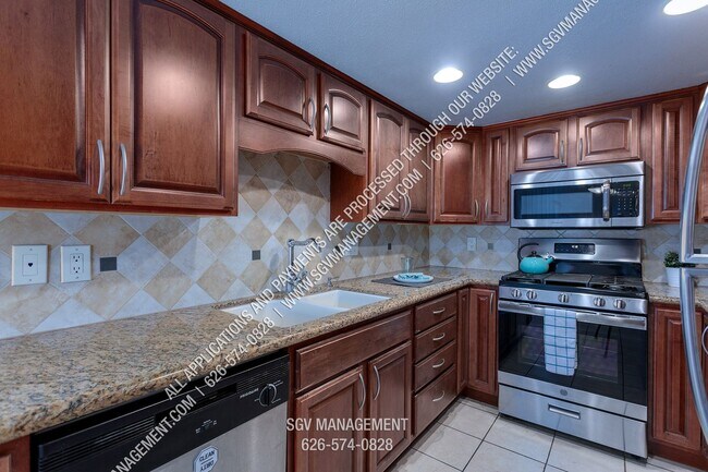 Building Photo - Condo with Pool, Washer & Dryer, Hardwood ...