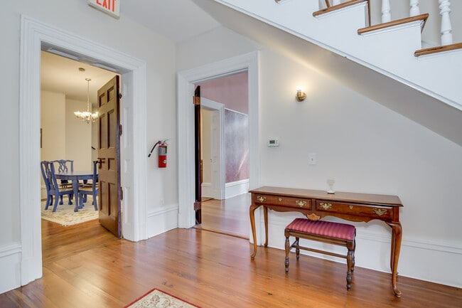 Building Photo - 629 Greene St