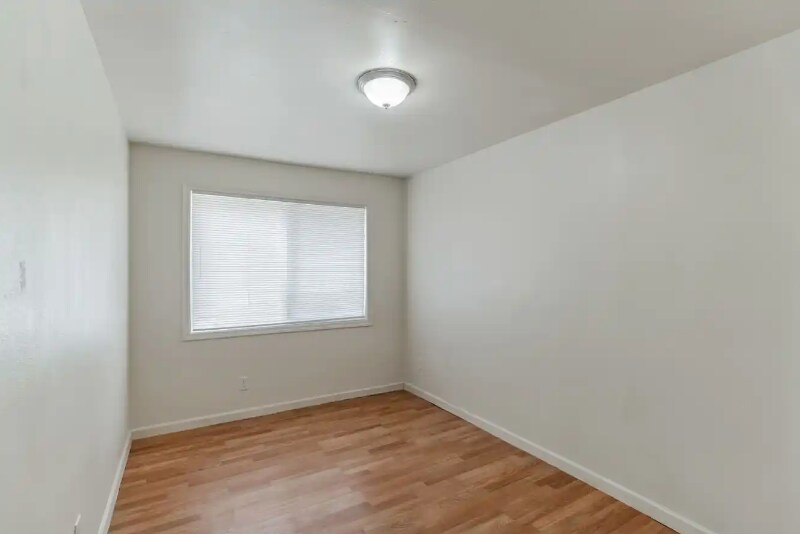 Building Photo - 591 W Sherman St