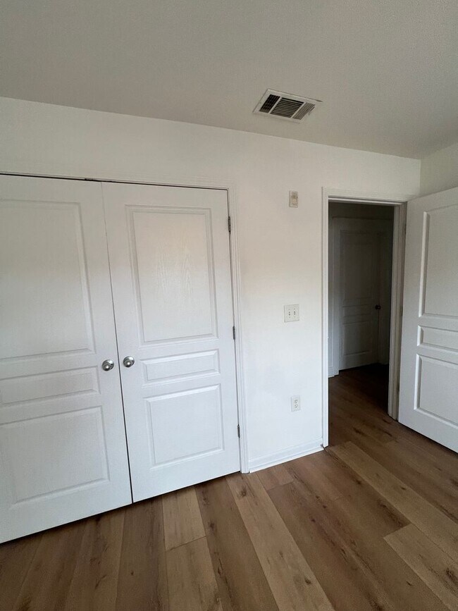 Building Photo - 16-1611 Summers