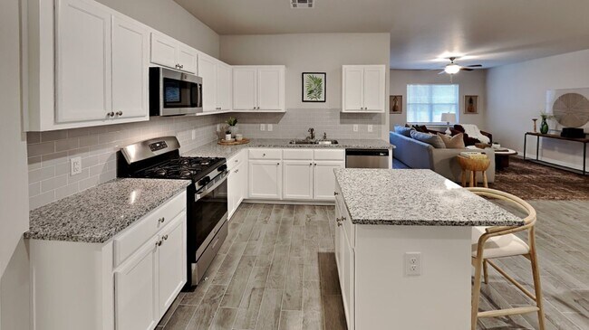 Building Photo - 3 Bedroom 2 Bathroom 2 Car Garage Home in ...