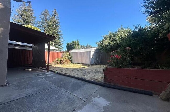 Building Photo - 254 Grau Dr