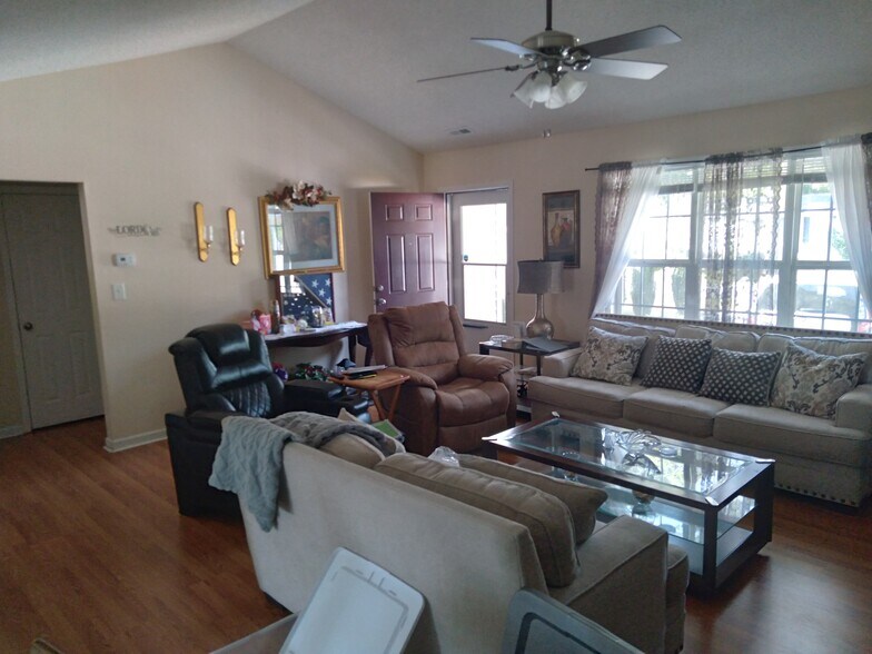 Living Room - 109 Smith St