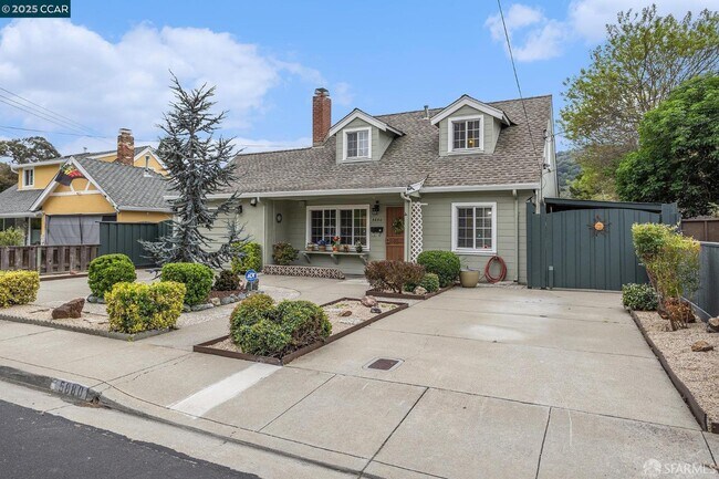 Building Photo - 5880 Olinda Rd