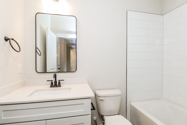 Building Photo - Beautiful 4BR 2.5BA Home w/ Full Appliance Kitchen • Garage Parking •