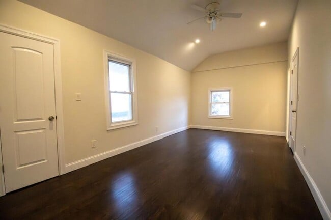 Building Photo - 3159 Milburn Ave