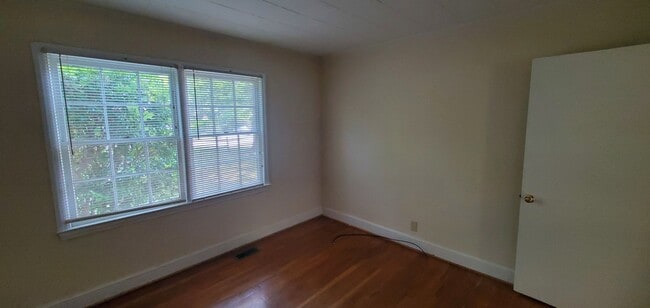Building Photo - 2 Bedroom Duplex