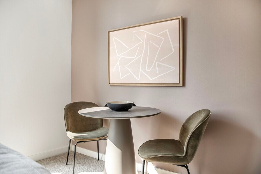 Building Photo - 10349 NE 10th St