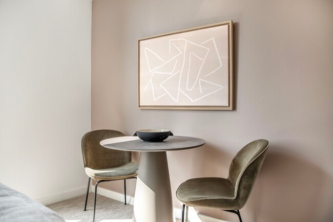 Building Photo - 10349 NE 10th St