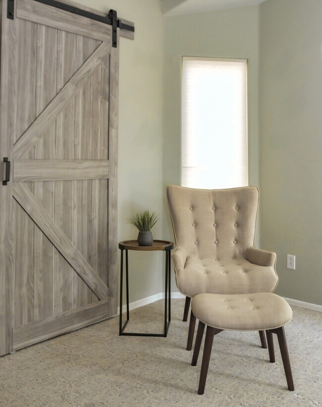 Building Photo - 1541 E Peregrine Trail