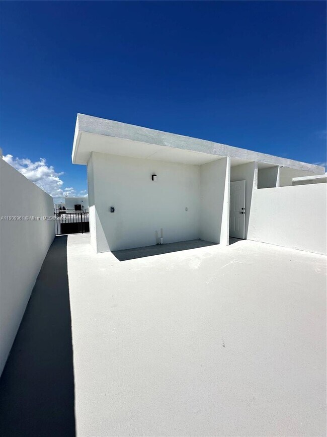 Building Photo - 14577 SW 261 St Ter