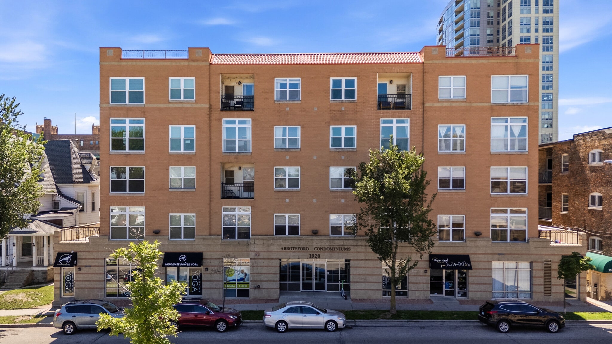 Building Photo - 1920 N Farwell Ave