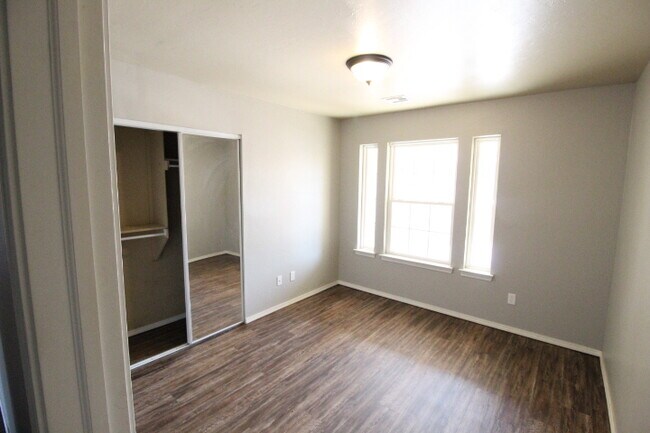 Building Photo - 12221 Biltmore Dr