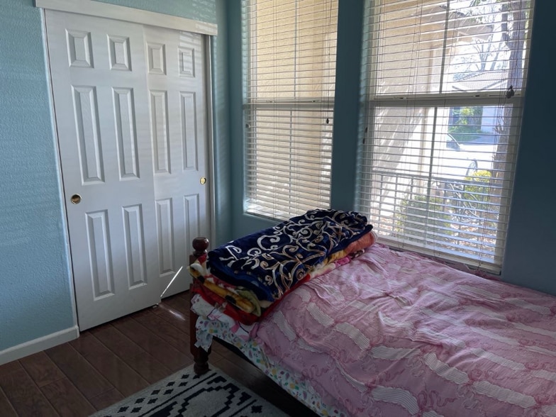 Building Photo - 5633 Ridgepoint Dr